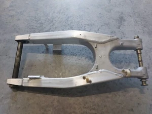 HONDA CR125 CR250 OEM SWINGARM REAR SUSPENSION 52200-KZ4-J30 * 2000-2001 - Picture 1 of 2