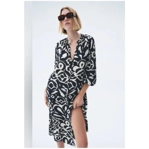 Camisa de vestir Zara XXL blanca y negra con estampado abstracto caftán - Imagen 1 de 7