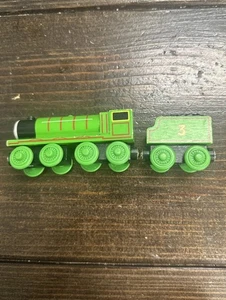 Thomas the Train & Friends “Henry” con tanque de ferrocarril de madera tierno - Imagen 1 de 11
