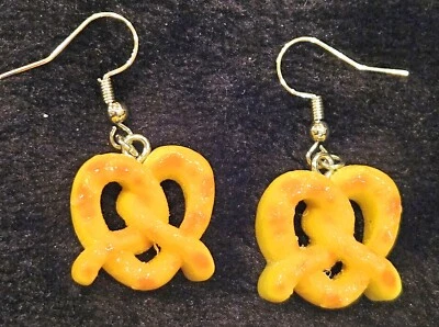 PRETZLE EARRINGS GLAZED CARAMEL SOFT BAKED GOODS PARTY SNACK BREAD ADORABLE LOOK - Image 1 of 3