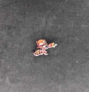 SDCC Comic Con 2023 Marvel Disney Exclusive Skottie Young Rocket Raccoon Pin - Bild 1 von 2