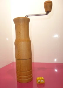 Kornkraft Vagabund  Holz  Handmühle Getreidemühle  Kornmühle - Bild 1 von 3