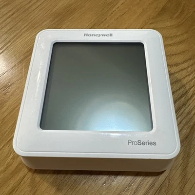 Honeywell U Lyric T6 Pro TH6220WF2006 Programmable Thermostat - Image 1 of 3