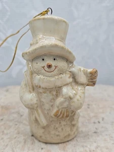 Muñeco de nieve vintage de cerámica beige y marrón con sombrero de copa y adorno de bufanda  - Imagen 1 de 6