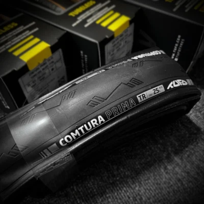 Neumático Tufo Prima 700 x 28 Tubeless Race 28c Hecho en la UE Rendimiento TLR 240 g Foto 1 de 4