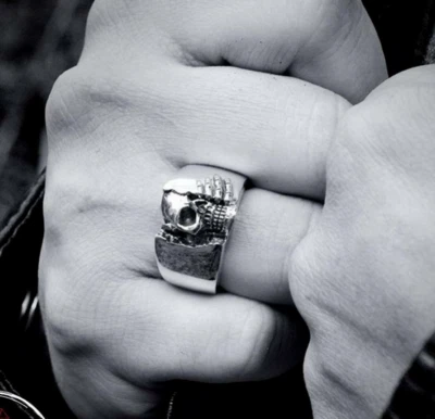 Anillo de motociclista con huesos de calavera gótico de moda de 10 piezas para hombre joyería de aleación Foto 1 de 4