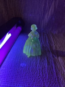 VTG Wheaton Iridescent Blue Carnival UV GLOW Glass Southern Lady 5 1/4” Tall - Picture 1 of 5