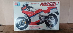 Tamiya 14029 escala 1/12 Suzuki RG250 completo pero sin instrucciones envío y devolución gratuitos - Imagen 1 de 15