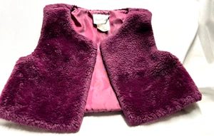 Lot 2656- RARE EDITIONS- Burgundy Fuzzy Vest-  Size 8 - Picture 1 of 2