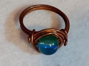 Ring ~ Copper Wire Wrap ~ Blue/Green Glass Bead  ~ Size  5 - Bild 1 von 5