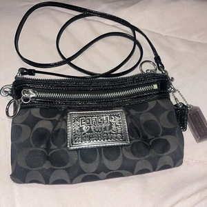 VTG Coach Poppy Black Signature Silver Crossbody Purse 8"x5" Long Strap - Picture 1 of 8
