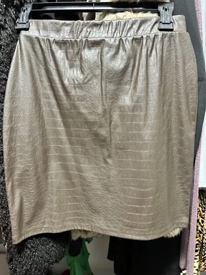 小号素食迷你裙  — 第 1/3 张图片