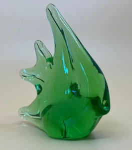 Angel Fish Green Art Glass Figurine Paperweight 3.75 in height x 3.5 in width - Picture 1 of 11