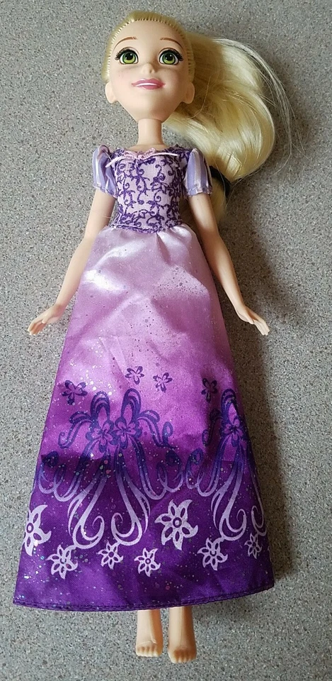 DISNEY PRINCESS Tangled RAPUNZEL 11" Doll, Hasbro 2015 Foto 1 de 2