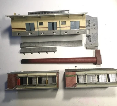Modelleisenbahn Zubehör Lager und Werkhalle/Schornstein Vollmer/Kibri - Bild 1 von 4