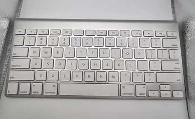 Apple Keyboard A1314 Wireless Bluetooth Genuine - Tested - AA Batteries - Image 1 of 4