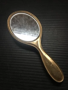 Vintage 60er Jahre goldfarbener Handspiegel mit verzierten floralen Metallarbeiten - Bild 1 von 4