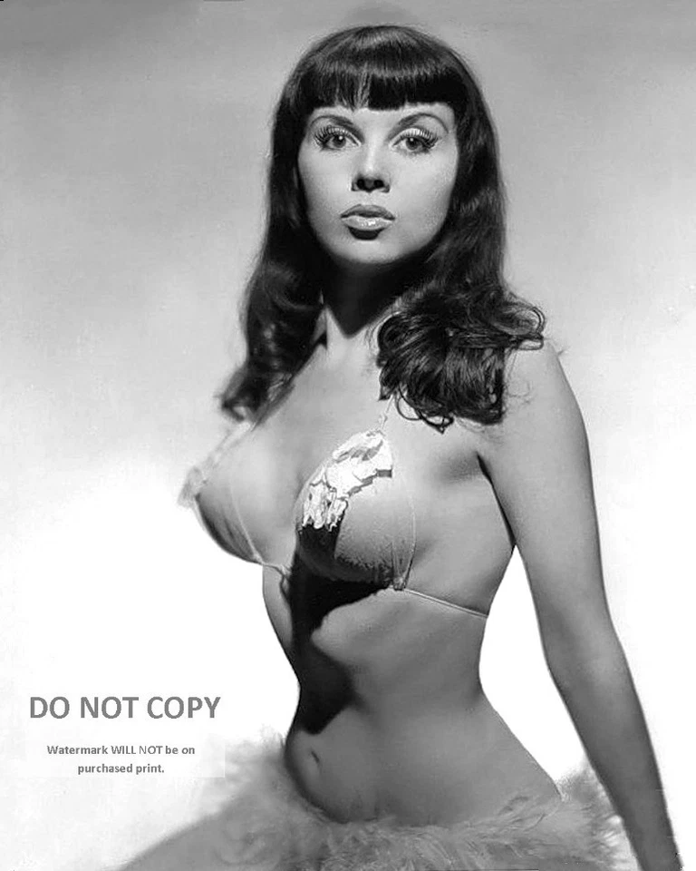 JULIE GIBSON BURLESQUE DANCER PIN UP - 8X10 PUBLICITY PHOTO (CC-712) - Image 1 of 1