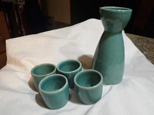 OGGI Sake Set 4 cups and Decanter - Crackle Green Color - Picture 1 of 11