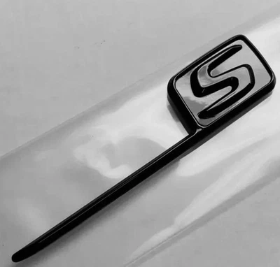 INSIGNIA TRASERA MALETERO MERCEDES BENZ S NEGRO BRILLANTE AMG C63 C63S E63 E63S Foto 1 de 3