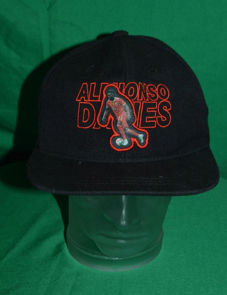 Mütze / Cap vom FC Bayern München,  für Kinder, von Alphonso Davies, Schwarz - Bild 1 von 1