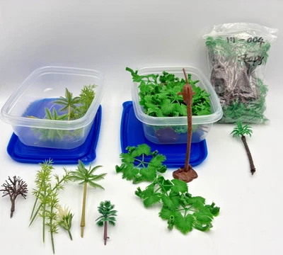 Palm Trees - Model Railroad or Airplanes - Mixed lot of Palm Trees for Modeling - Image 1 of 4