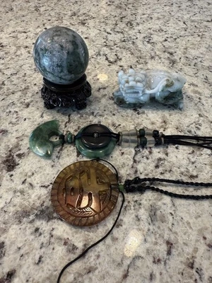 Bola de Jade Tallada China Jadeíta Dragón León Foo Perro y 2 Colgantes Foto 1 de 4