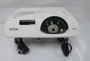 Epson PowerLite 520 LCD Projector 2700 Lumens HDMI W/1020 Used Lamp Hours - Picture 1 of 13