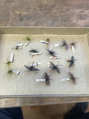 Moscas de pesca con mosca de colección 14x años 50 patente Alex Martin patente de paracaídas 379343 Foto 1 de 4