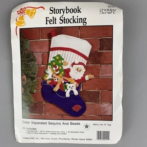 Kit de medias de fieltro Hobby Kraft Storybook 9220 lentejuelas y cuentas 18" Santa y juguetes - Imagen 1 de 8
