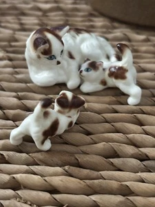 Dollhouse Miniature Porcelain Mama Cat & Kittens Playing 1:12 - Picture 1 of 10