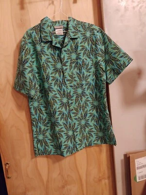 My Estate Sale!  Hawaiian Style Size Small ~ 100% polyester,  Made In USA  - Image 1 of 4