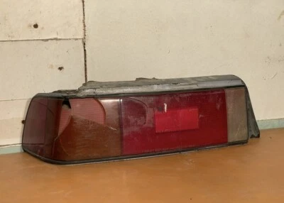 Luz trasera del lado del conductor Honda Civic EF 1990 1991 hatchback 3 puertas OEM (rota) Foto 1 de 2