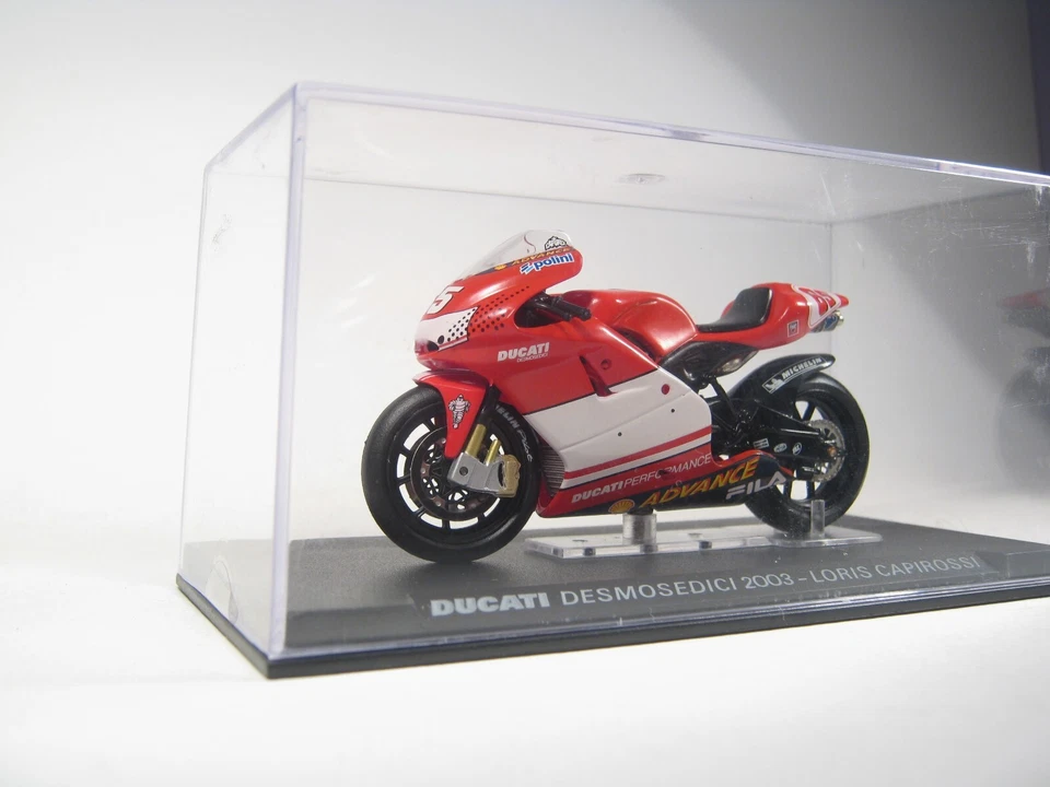 DUCATI DESMOSEDICI 2003 L.CAPIROSSI 1/24. - Immagine 1 di 1
