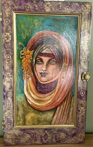 "Preciosa mujer pintada en puerta de madera antigua con bisagras y perilla 31""x18""" - Imagen 1 de 12