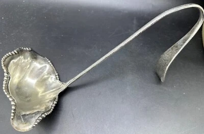 ANTIGA CONCHA DE BICO DUPLO FOLHEADA A PRATA AROS DE CONTAS TALHERES - Imagem 1 de 4