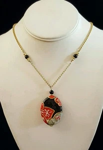 Collar colgante de porcelana de inspiración asiática cadena de relleno de oro de 14k detalles de ónix negro - Imagen 1 de 2