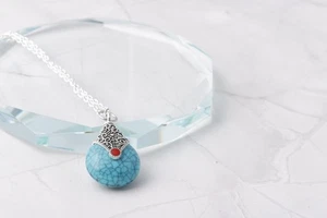 Cadena Para Mujer De Acero Inoxidable Plateada Amuleto Azul Imitación Turquesa  - Bild 1 von 6