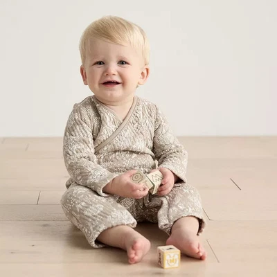 Mono bebé marca "Just Born" nuevo con etiquetas en beige. 100% algodón 3-6 meses Foto 1 de 4