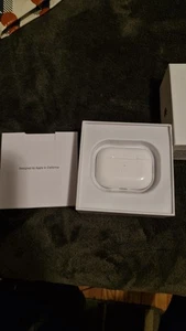 Apple AirPods Pro 2nd Generation with MagSafe Wireless Charging Case (USB‑C)... - Photo 1 sur 3