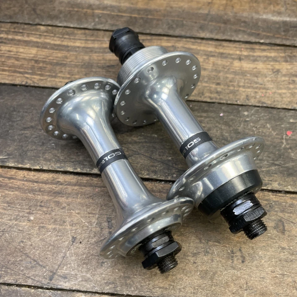 Conjunto de cubos de bicicleta de estrada vintage Shimano 105 HB-1050 36 Japão prata 126 mm - Imagem 1 de 4