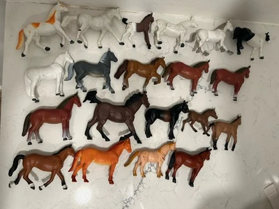 Лот винтажных разноцветных фигурок лошадей 80-х и 90-х Funrise и Safari - Изображение 1 из 4