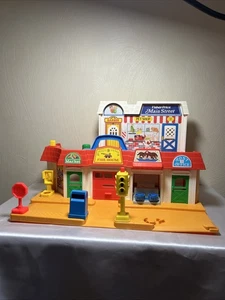 De colección Fisher-Price Main Street Play Family #2500 Fisher-Price Little People - Imagen 1 de 16