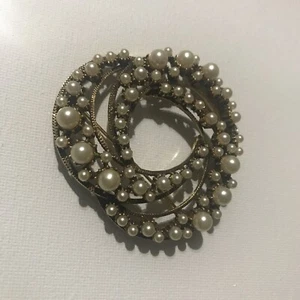 Vintage Florenza Faux Pearl Gold Tone Big Round Brooch Love Knot Brooch/Pin  - Picture 1 of 10