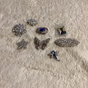 Costume jewelry brooches/lapel pins Lot Of 8 EUC - Picture 1 of 18