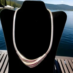 1980-90er Vintage silberfarbene Metall Flex Schlangenkette HALSKETTE/HALSBAND - Bild 1 von 4