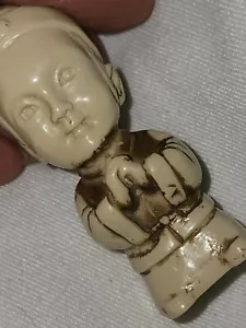 Small Chinese Figurine,hat with folded hands/long braid 7cm Netsuke? - Picture 1 of 9