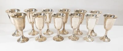 Juego decorativo Mid-Century de 12 copas de agua de vino Alvin de plata de ley Foto 1 de 4