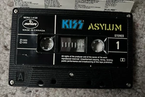 Kiss ~Original 1985 Canada Asylum "Black" Cassette, album "Play tested" VG+/EX - Picture 1 of 9