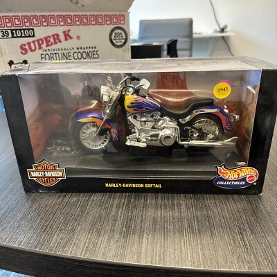HOT WHEELS HARLEY DAVIDSON SOFTAIL MOTORCYCLE 1:10 DIECAST 21360 NIB - Image 1 of 4
